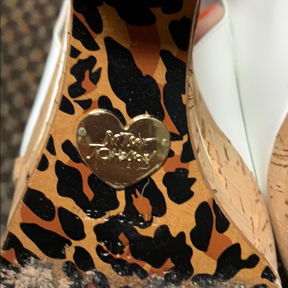 Betsy Johnson White and wood wedges - Picture 5 of 5